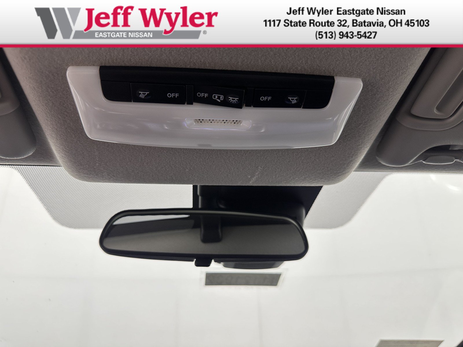 New 2025 Nissan Versa SV w/ Trunk Package FWD image 29