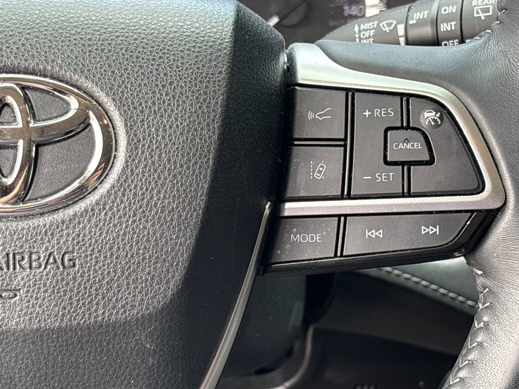 Used 2023 Toyota Highlander XLE FWD image 21