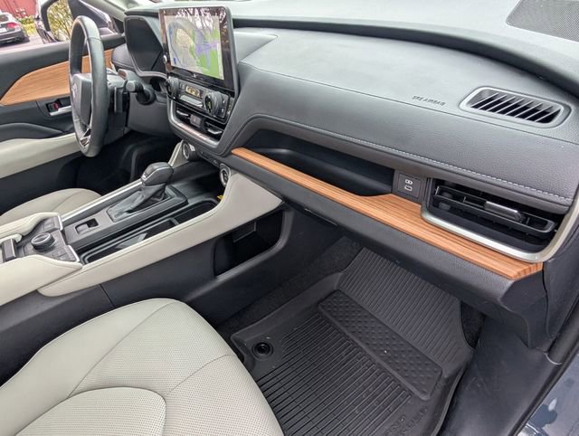Used 2025 Toyota Grand Highlander AWD image 22