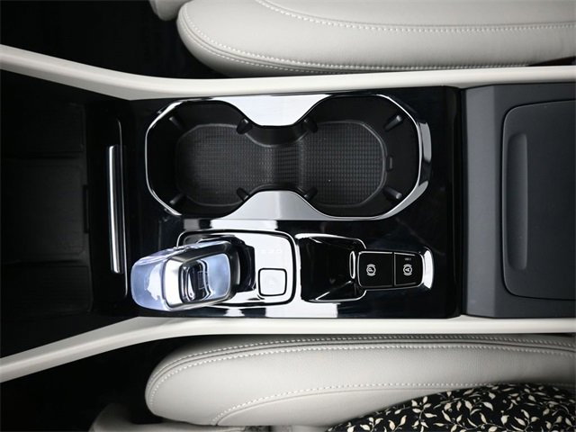 Used 2024 Volvo XC40 B5 Ultimate w/ Protection Package Premier image 10