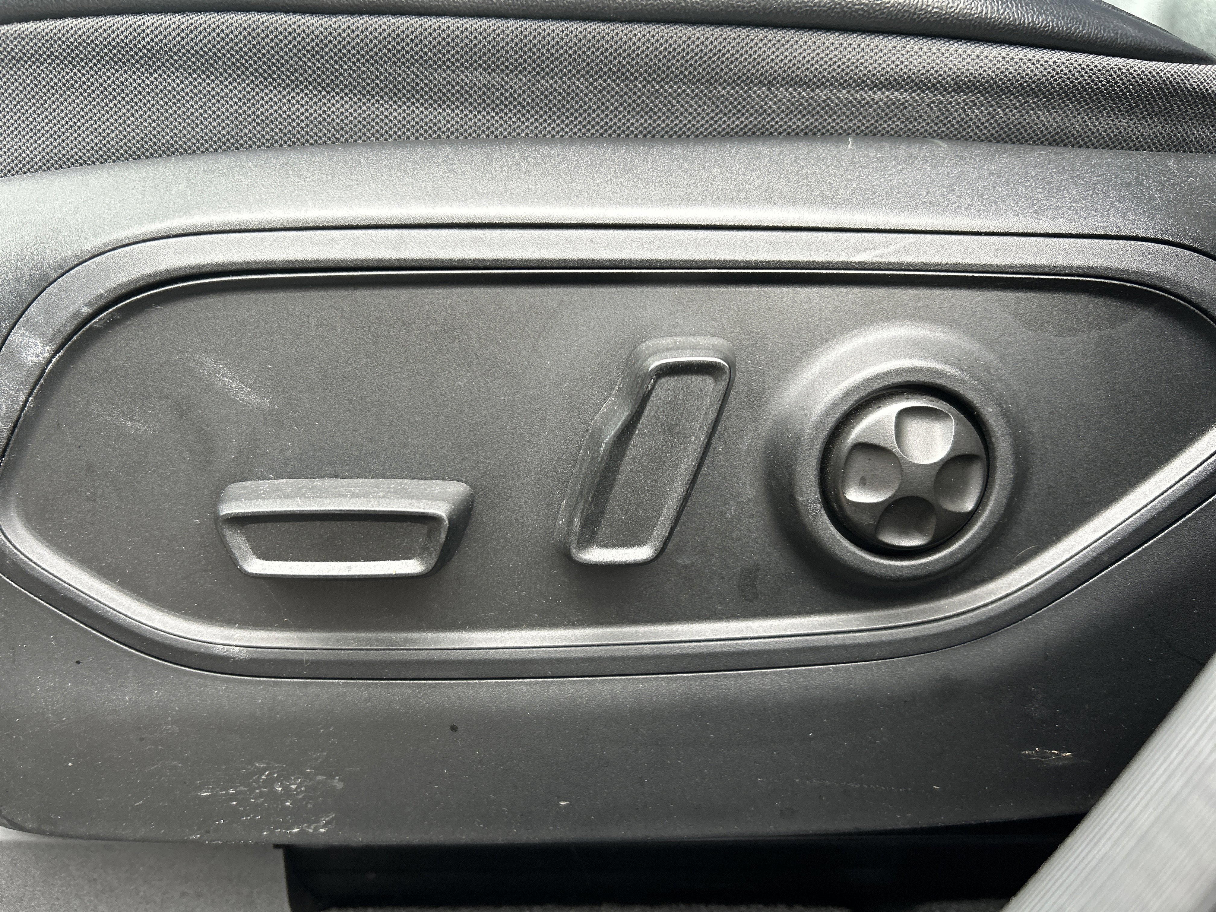 Used 2021 Jeep Grand Cherokee L Limited AWD/4WD image 16