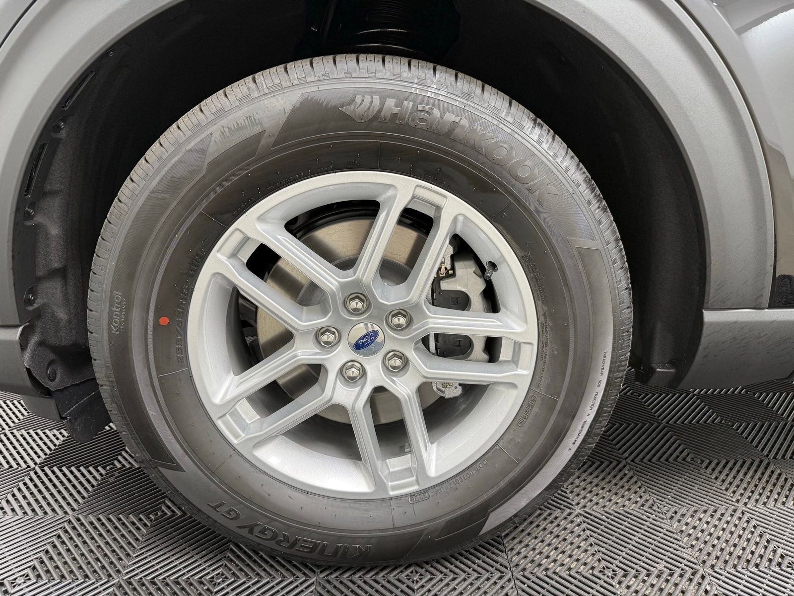 Used 2025 Ford Explorer Active w/ Active Comfort Package image 28