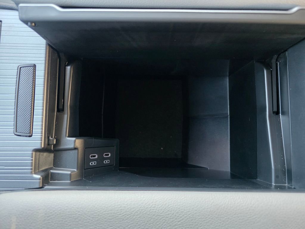 Used 2026 Toyota Sienna LE image 70