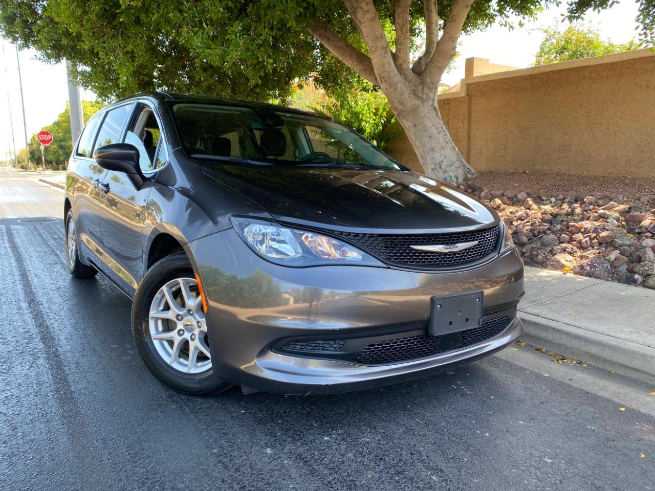 Used 2023 Chrysler Voyager LX FWD image 2