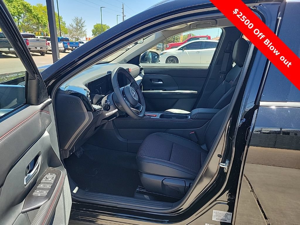 New 2025 Nissan Kicks SR FWD image 10