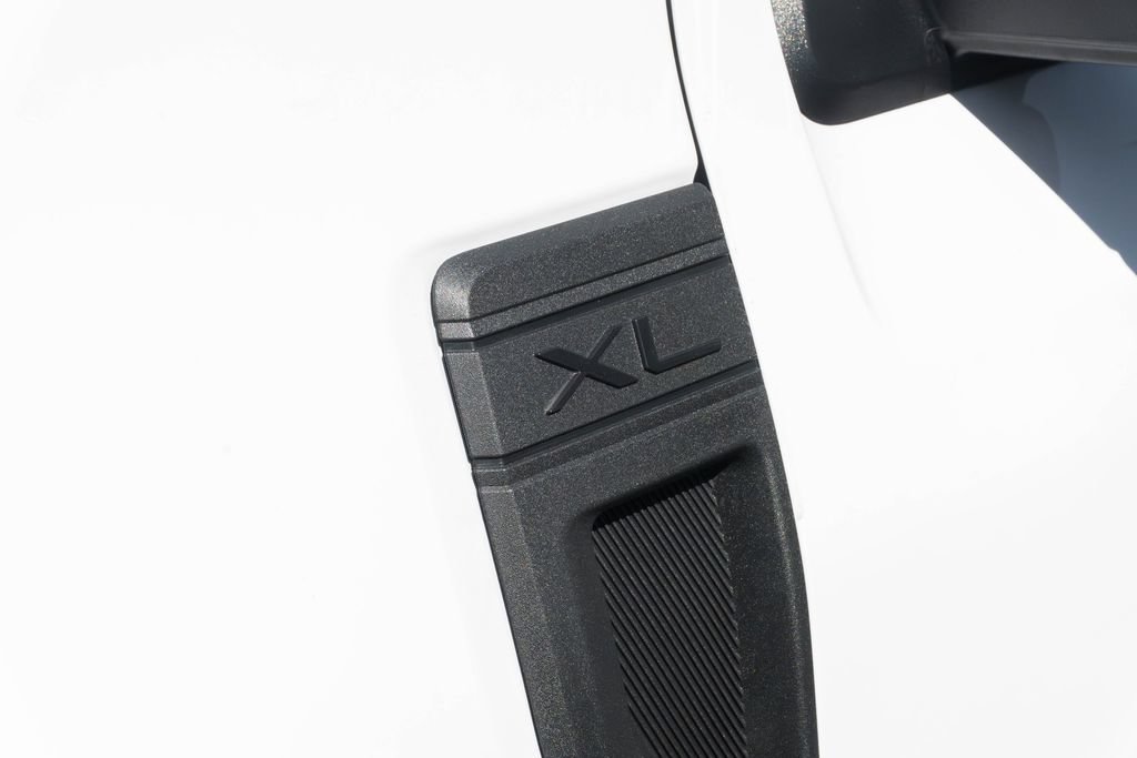 Used 2025 Ford Maverick XL FWD image 3