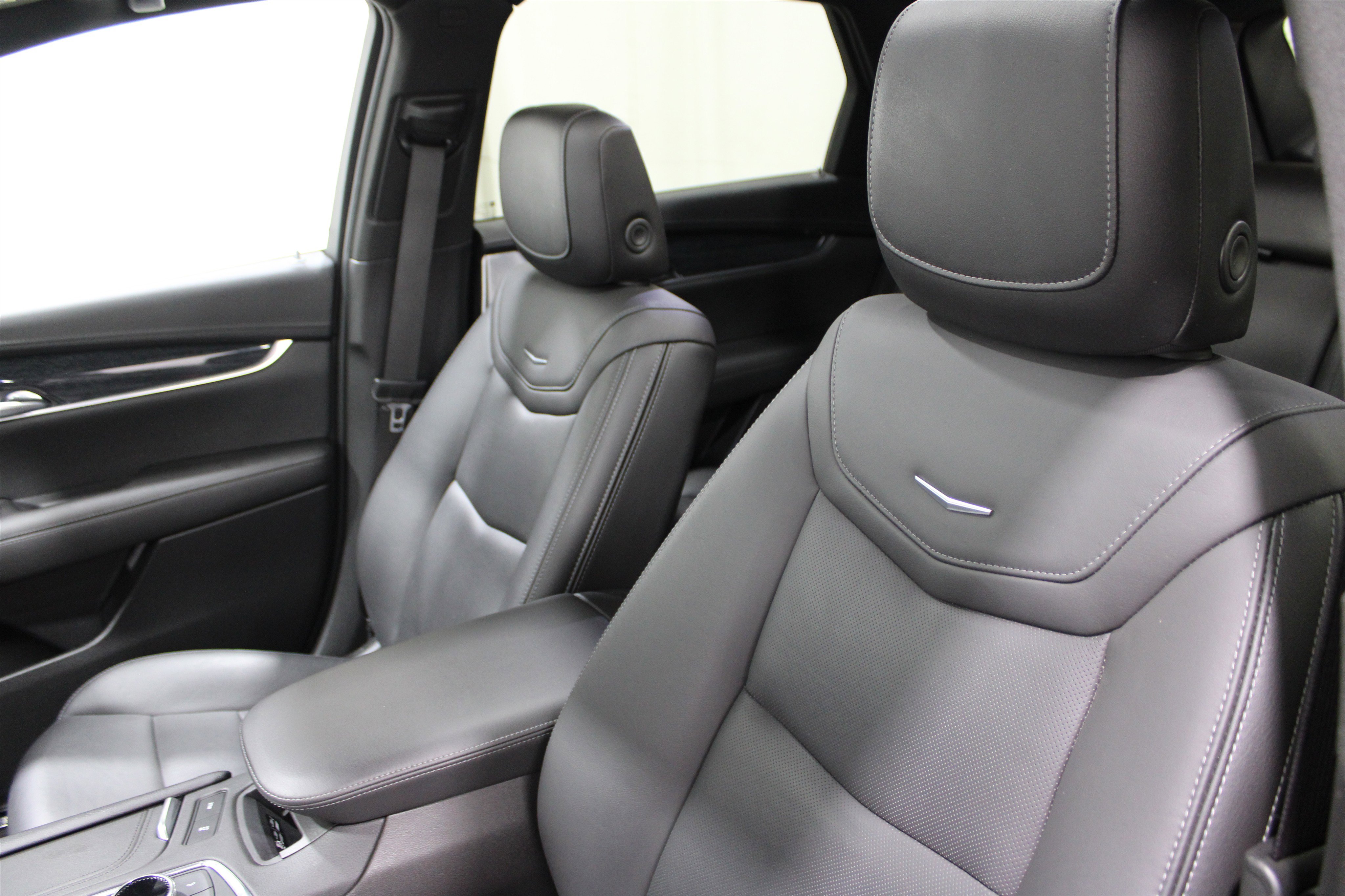 Used 2022 Cadillac XT5 Premium Luxury w/ LPO, Floor Liner Package image 5