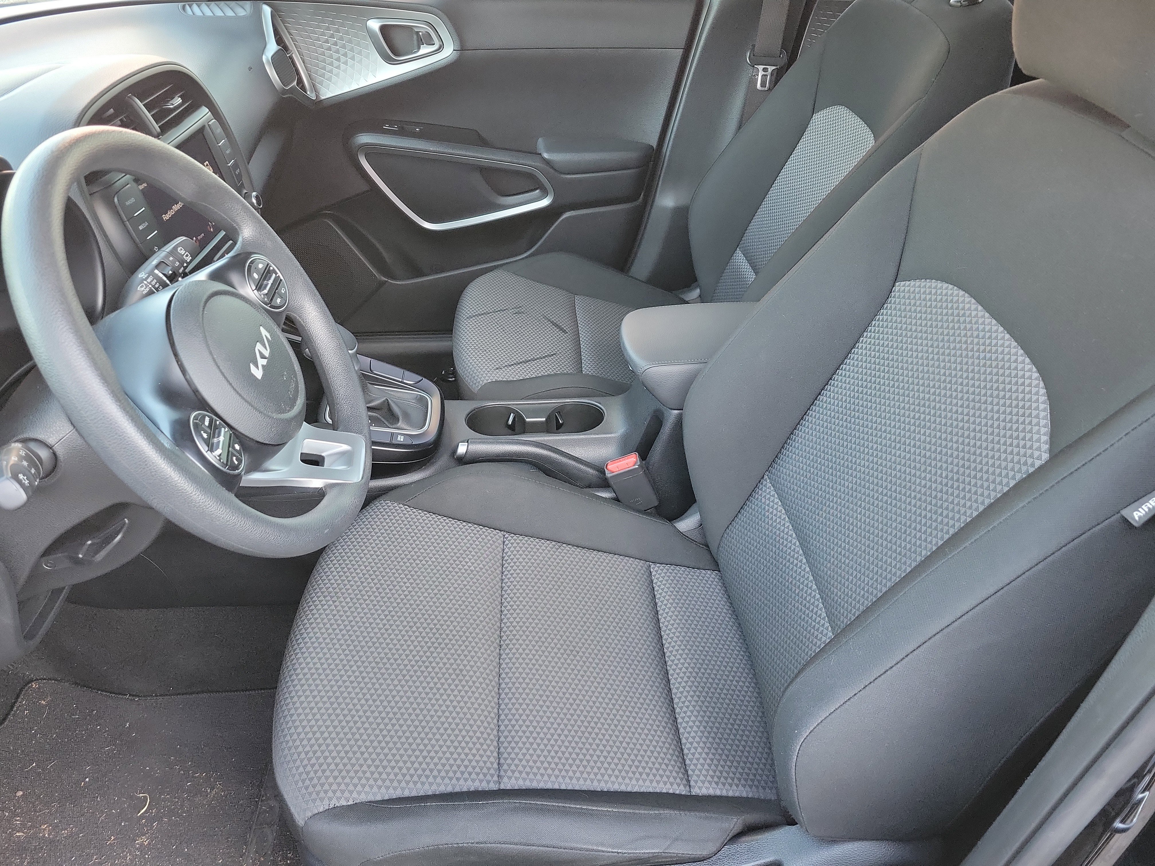 Used 2023 Kia Soul LX w/ LX Technology Package FWD image 9