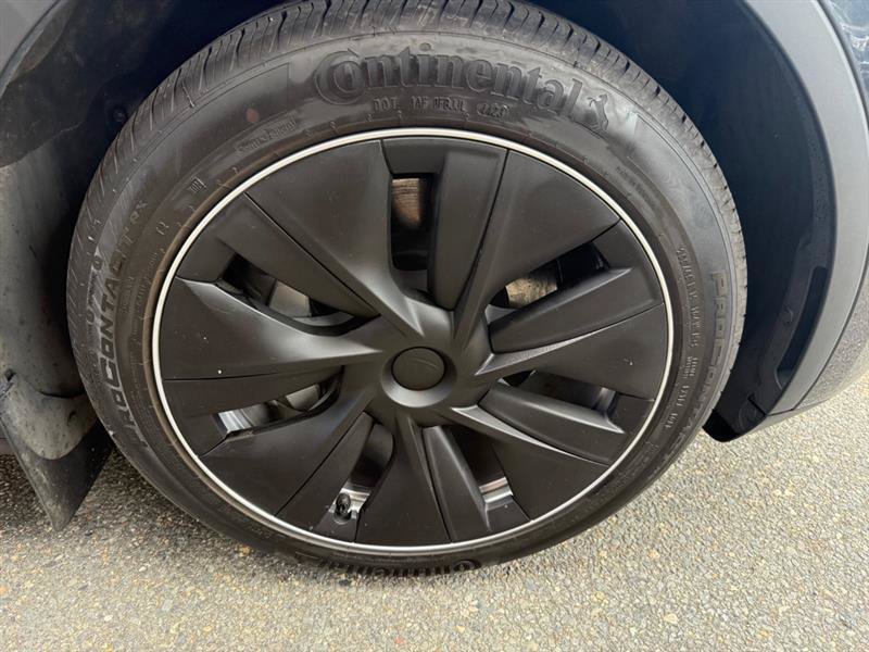 Used 2024 Tesla Model Y Long Range AWD/4WD image 11
