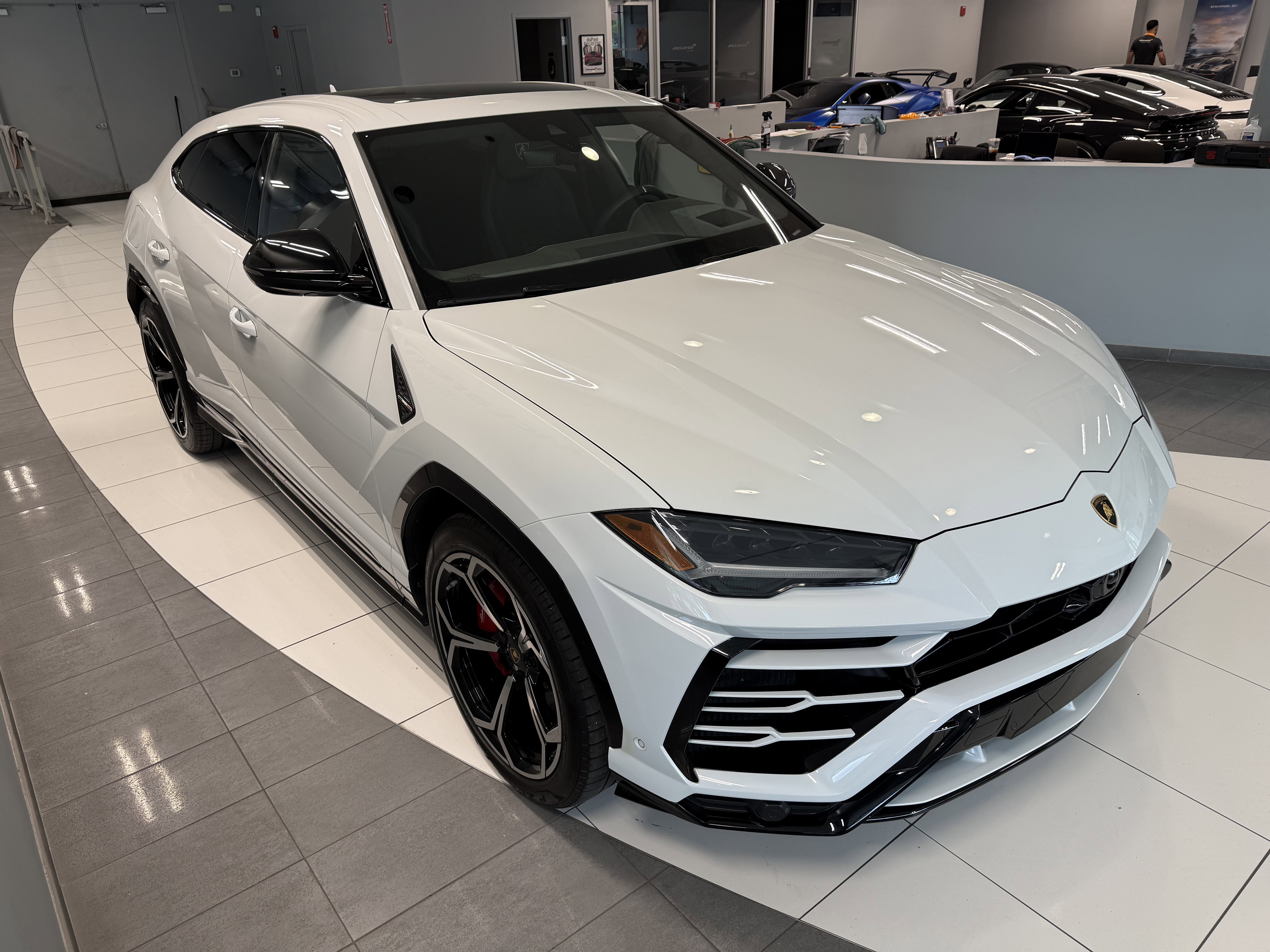 Used 2020 Lamborghini Urus AWD/4WD image 6