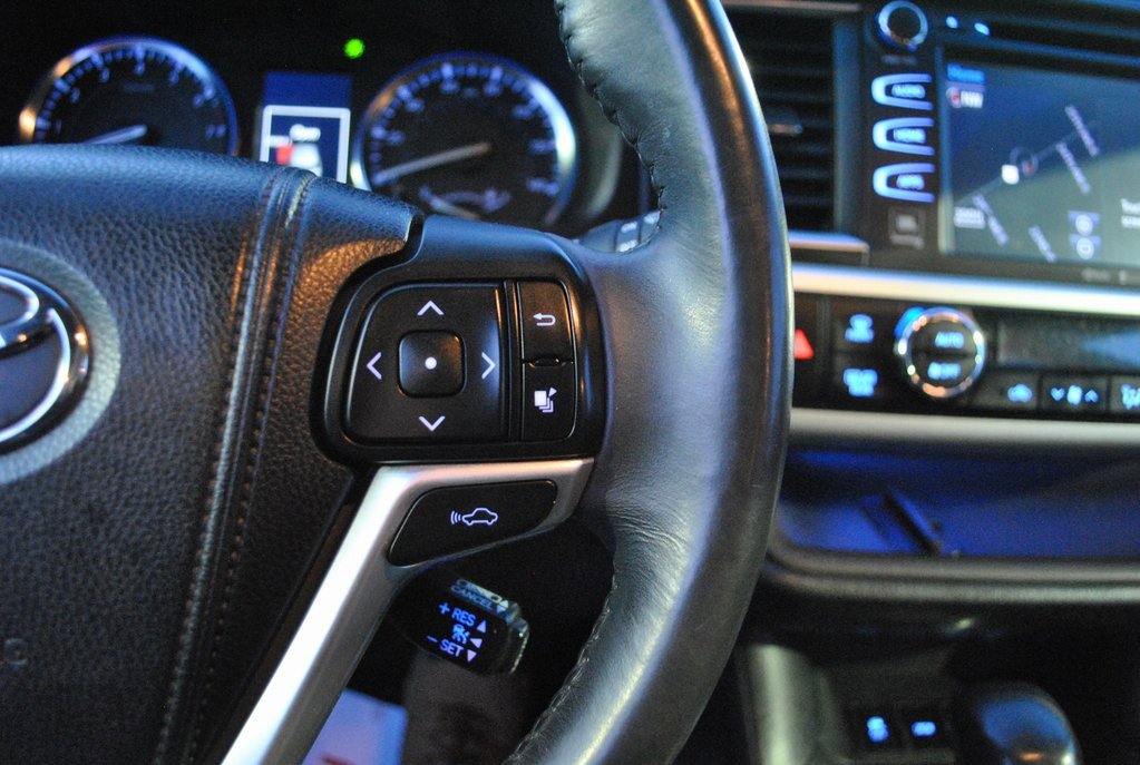 Used 2014 Toyota Highlander Limited image 25