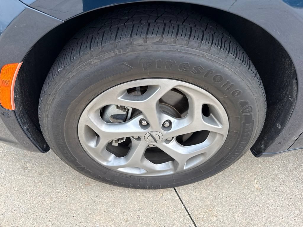 Used 2022 Chrysler Pacifica Limited w/ Uconnect Theater Family Group FWD image 12