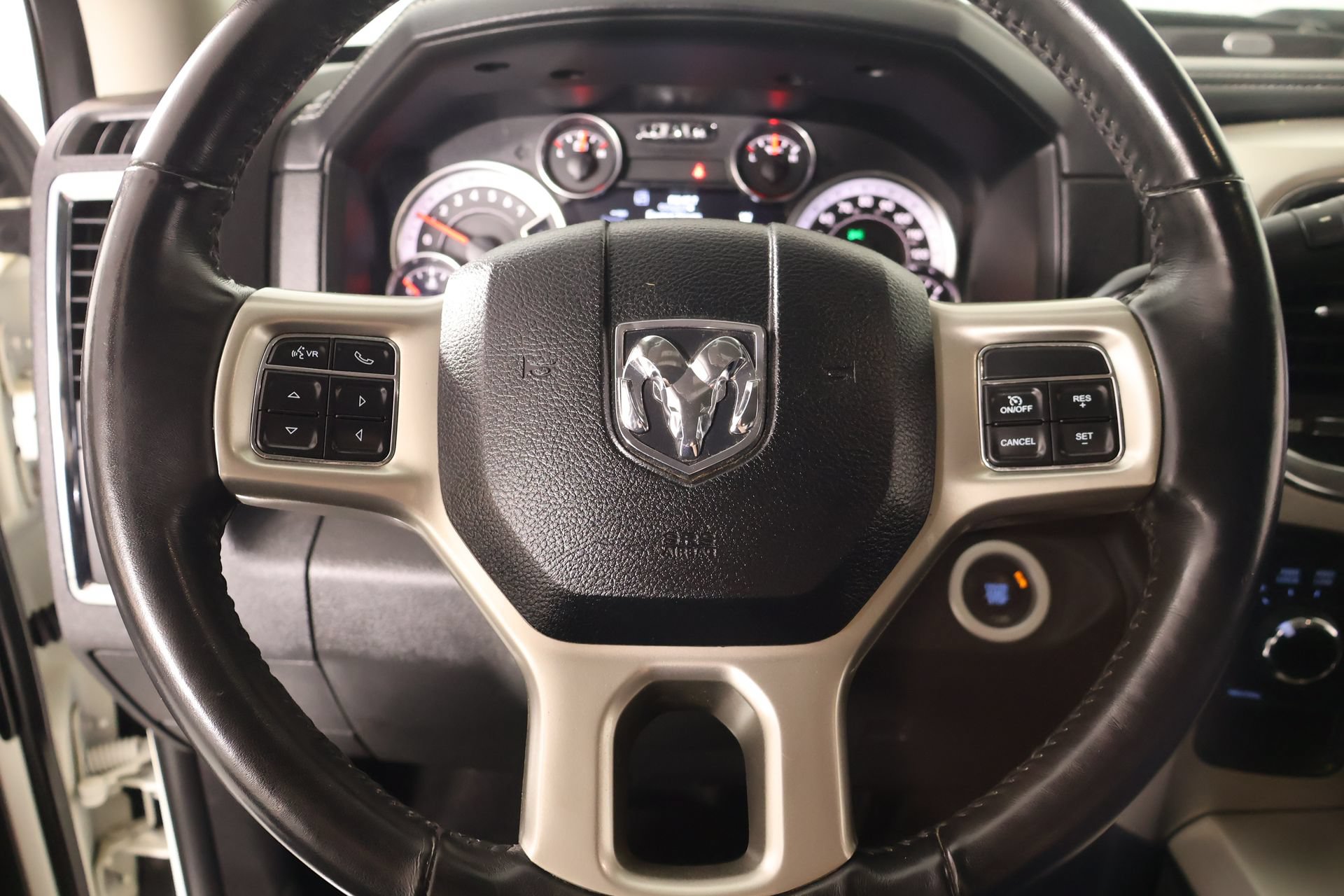 Used 2018 RAM 2500 Laramie AWD/4WD image 3