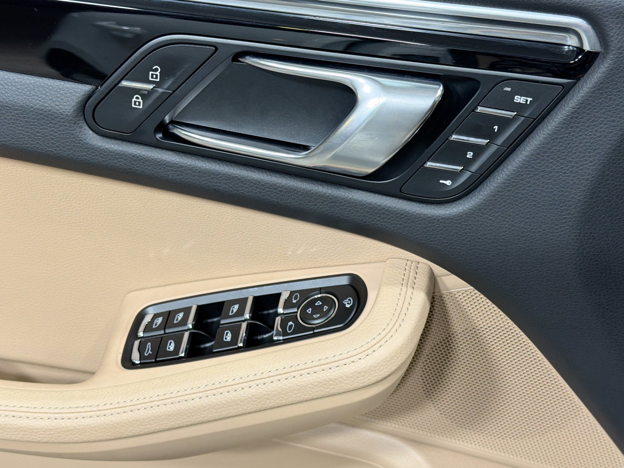 Certified 2025 Porsche Macan image 23