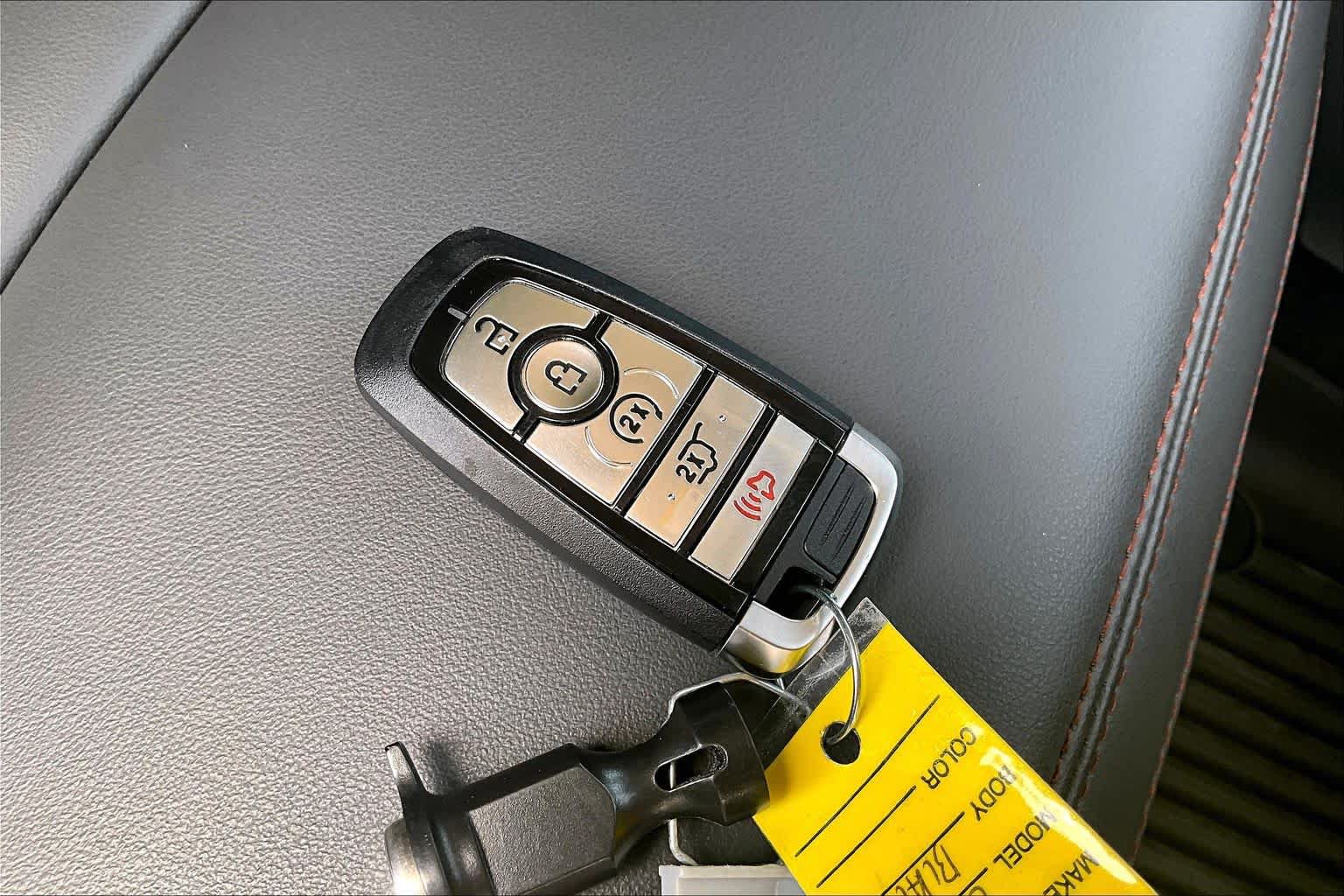 Used 2025 Ford Expedition Active AWD/4WD image 14