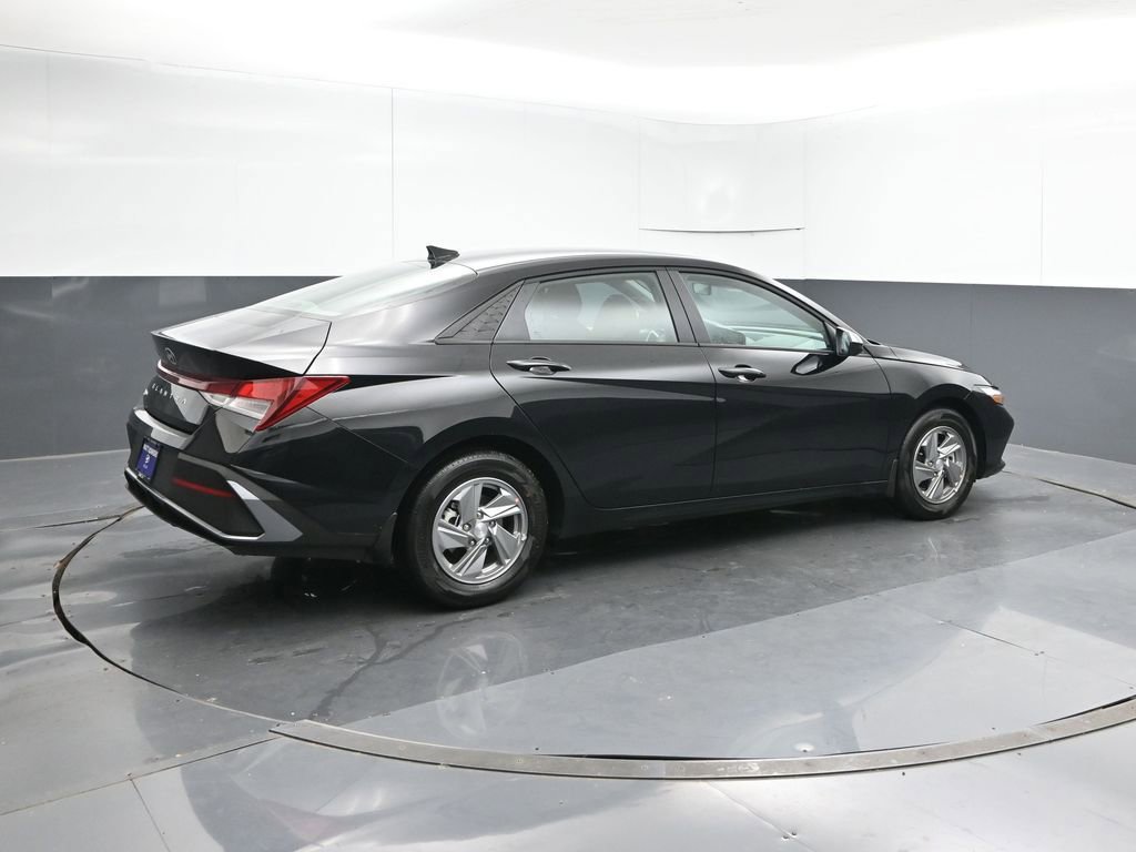 New 2026 Hyundai Elantra SE image 5