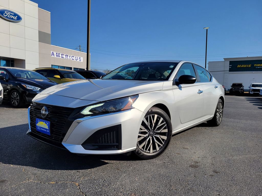 Used 2024 Nissan Altima 2.5 SV image 1