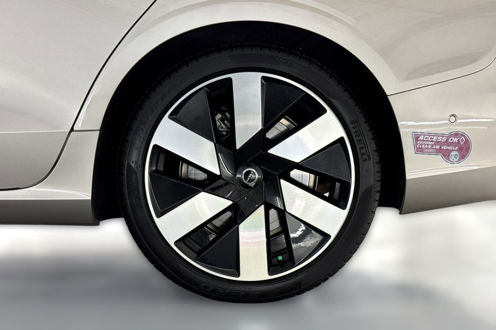 Used 2024 Volvo S60 T8 Ultimate w/ Climate Package image 11