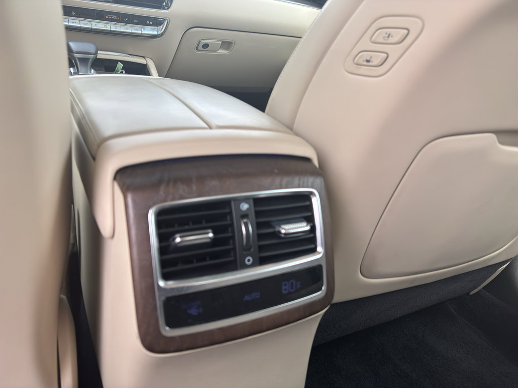 Used 2019 Kia K900 Luxury image 8