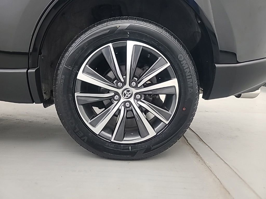 Used 2021 Toyota Venza LE AWD/4WD image 8