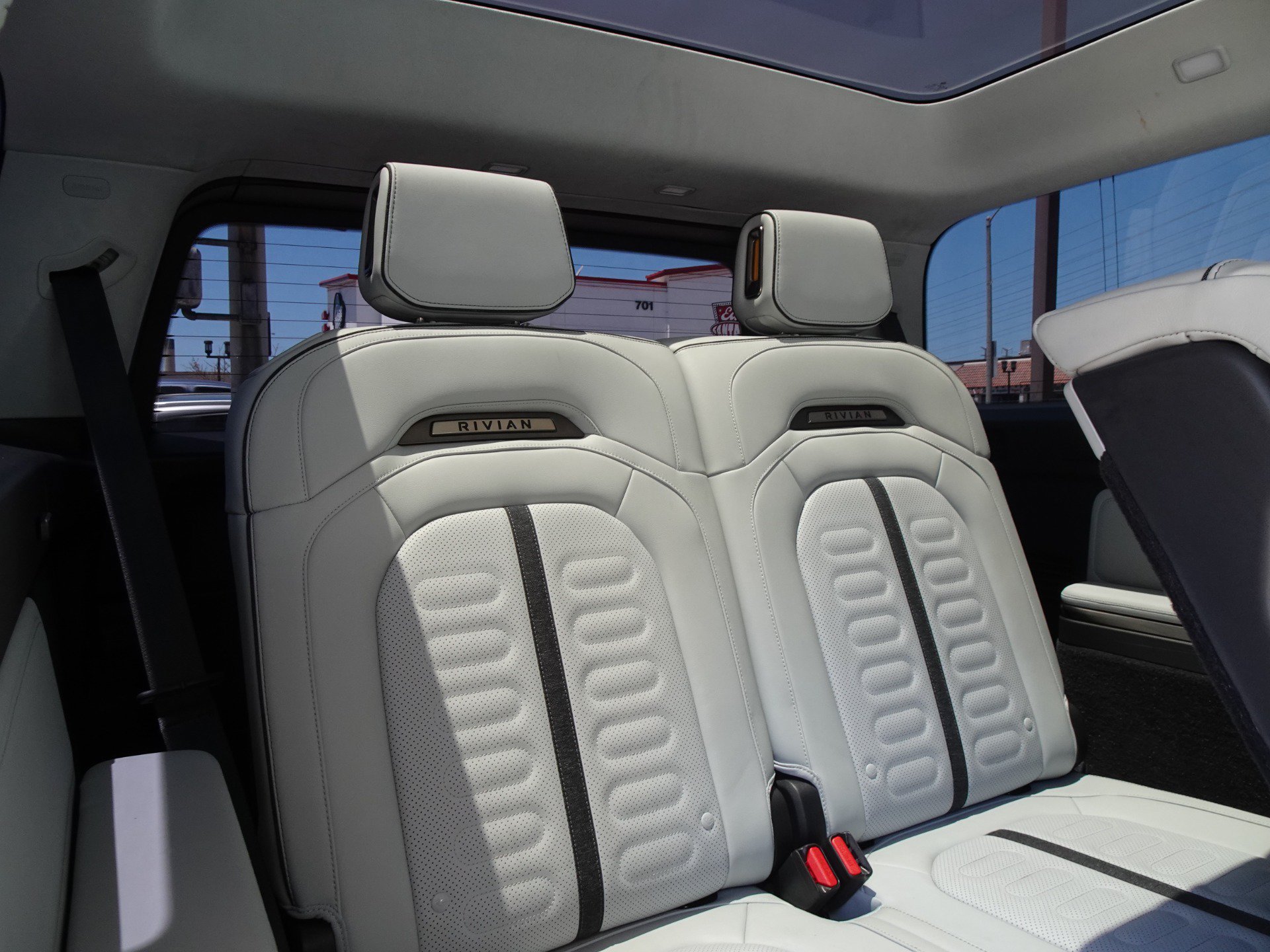 Used 2024 Rivian R1S Adventure AWD/4WD image 21