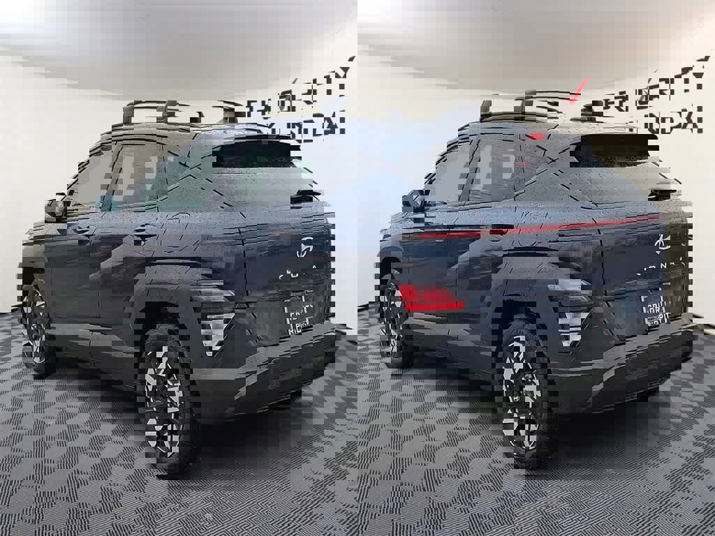 Used 2025 Hyundai Kona SEL image 6