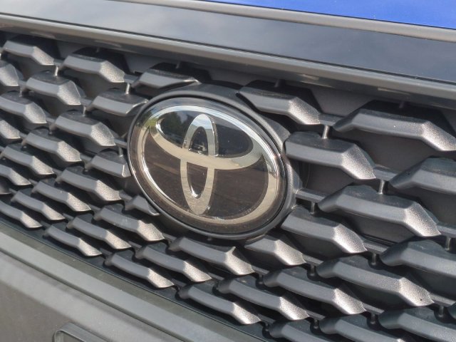 Used 2022 Toyota Corolla Cross LE AWD/4WD image 9