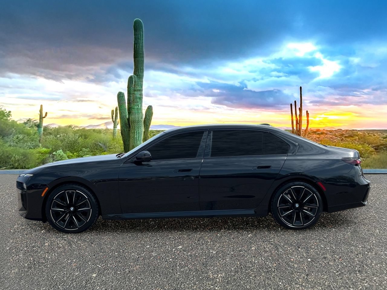 Used 2023 BMW 740i w/ Parking Assistance Package RWD image 3