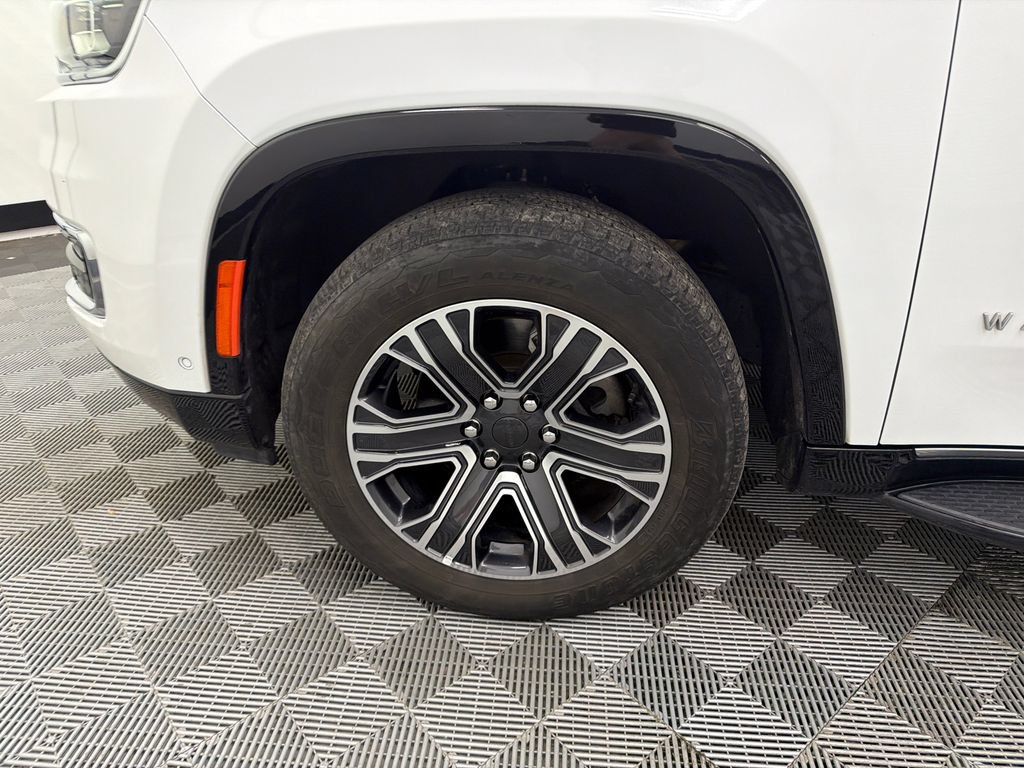 Used 2024 Jeep Wagoneer L Series II w/ Flexible Seating Group RWD image 13