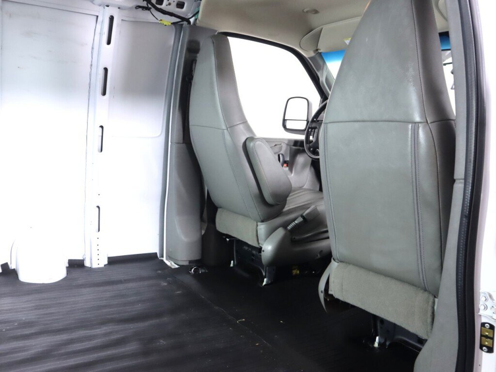 Used 2022 Chevrolet Express 3500 w/ Driver Convenience Package RWD image 26