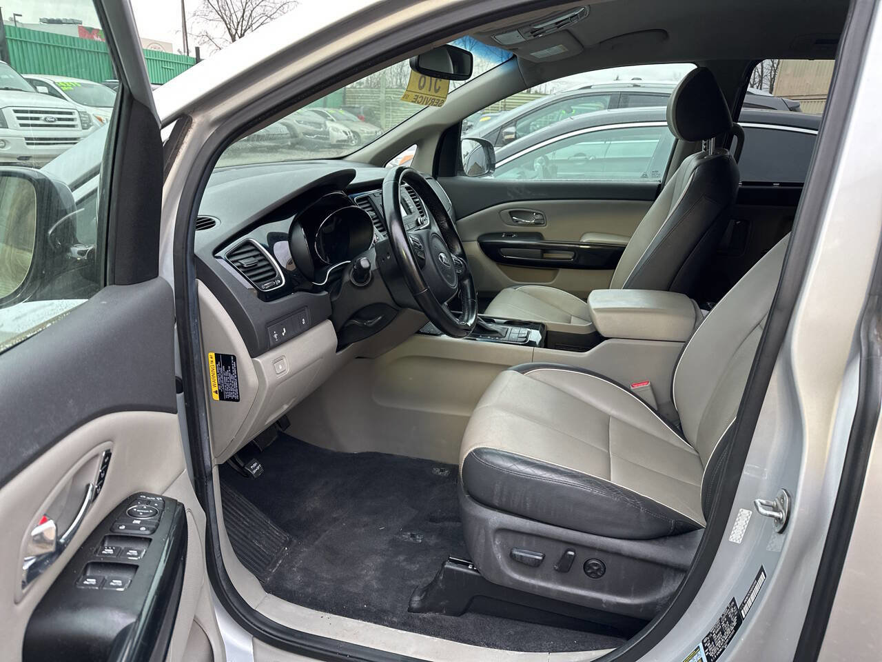 Used 2016 Kia Sedona EX image 3