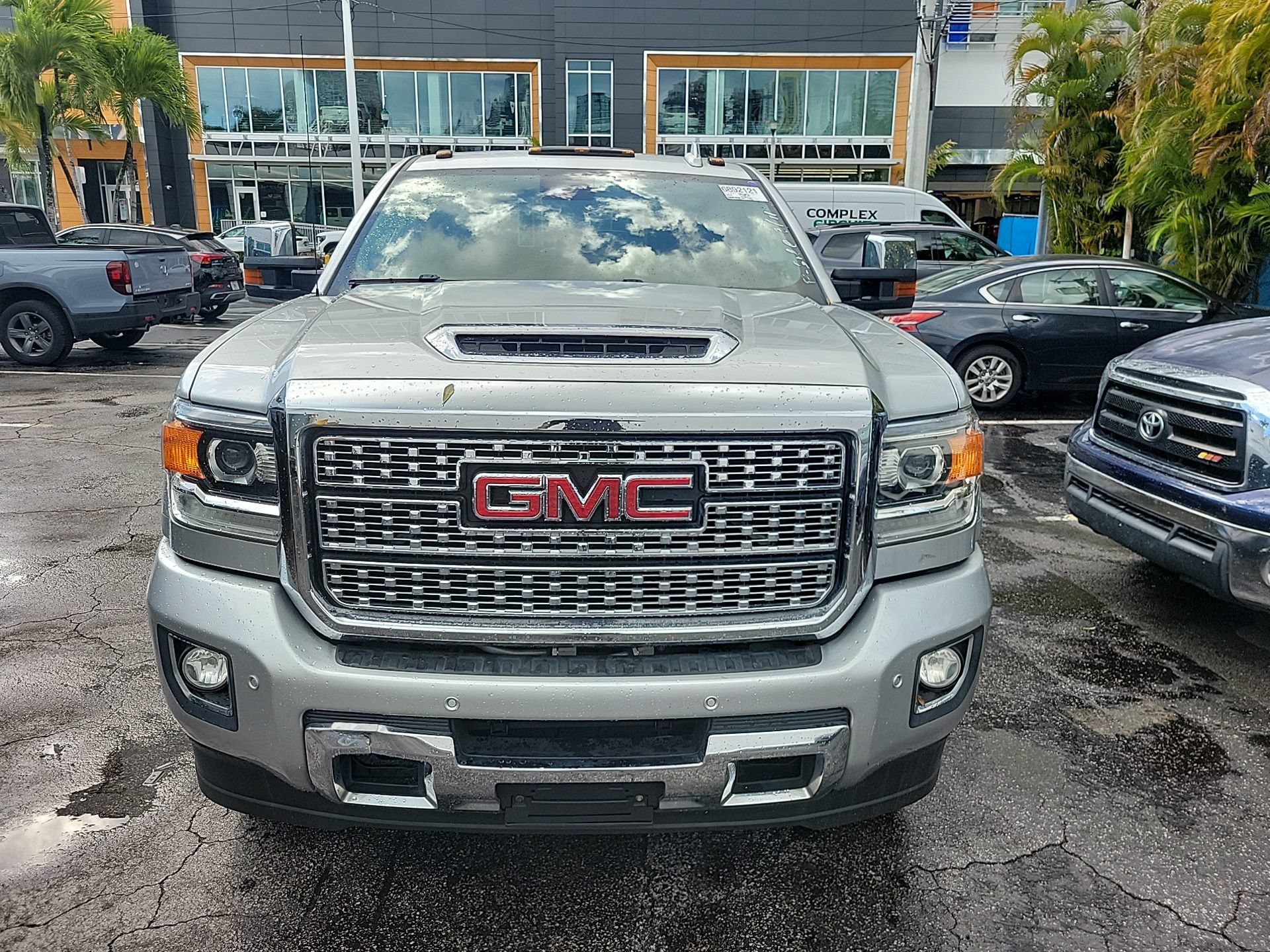 Used 2018 GMC Sierra 2500 Denali w/ Duramax Plus Package AWD/4WD image 4