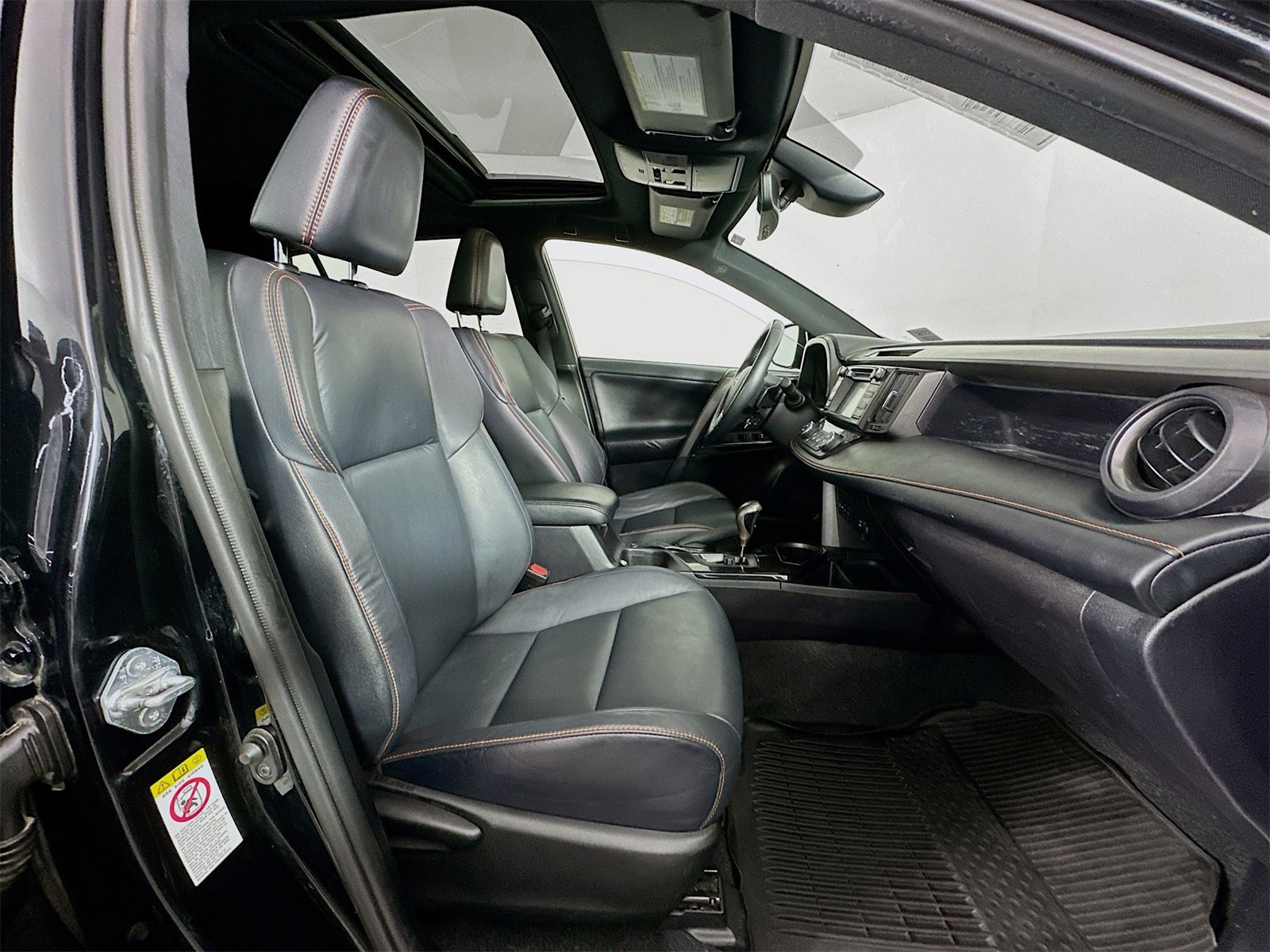 Used 2017 Toyota RAV4 SE w/ Power Extra Value Package image 27