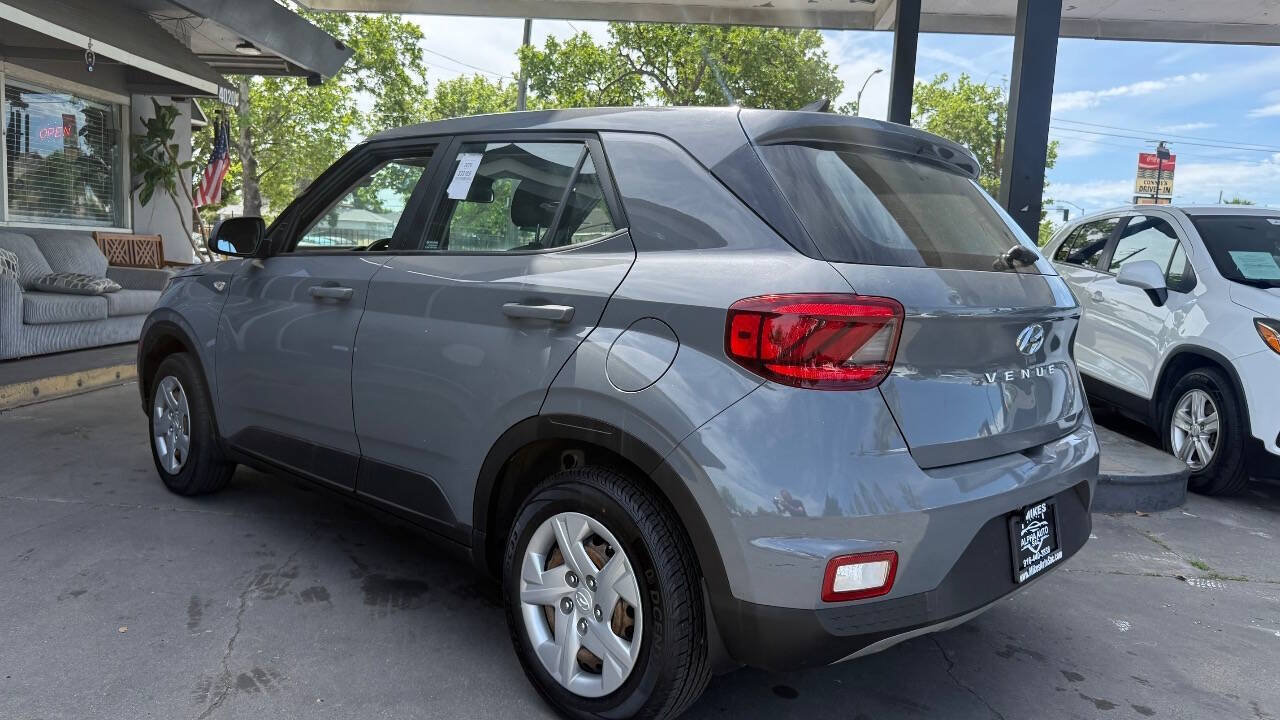 Used 2020 Hyundai Venue SE FWD image 15