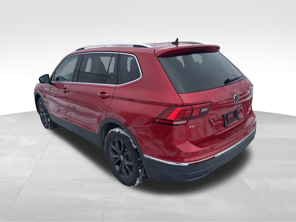 Used 2022 Volkswagen Tiguan SE w/ Panoramic Sunroof Package image 3