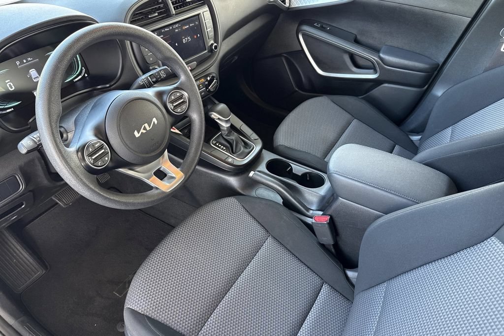 Used 2024 Kia Soul LX w/ Option Group 015 FWD image 5