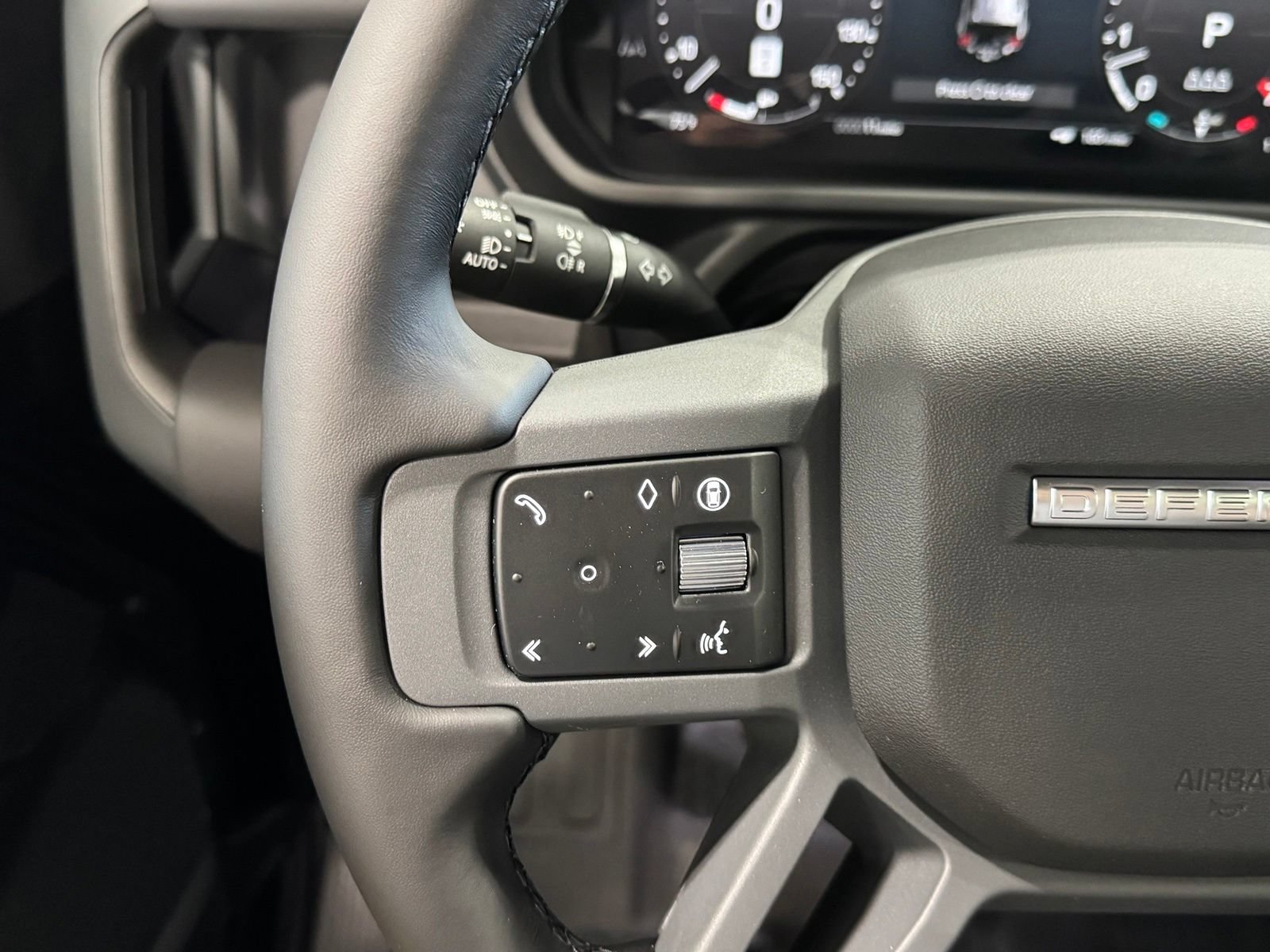New 2026 Land Rover Defender 110 X-Dynamic SE AWD/4WD image 19