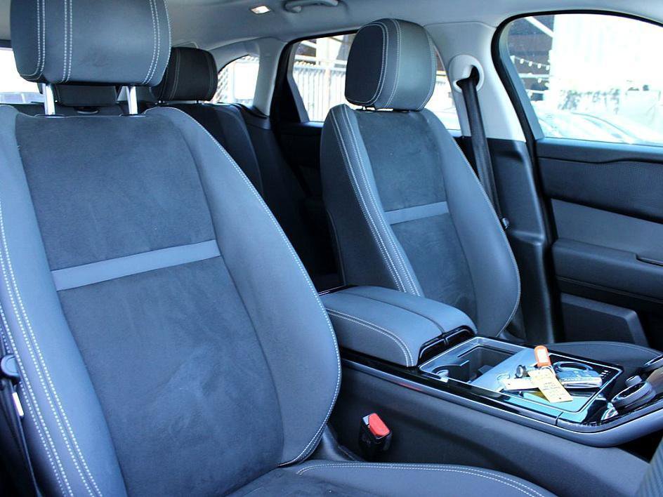 Used 2019 Land Rover Range Rover Velar image 26