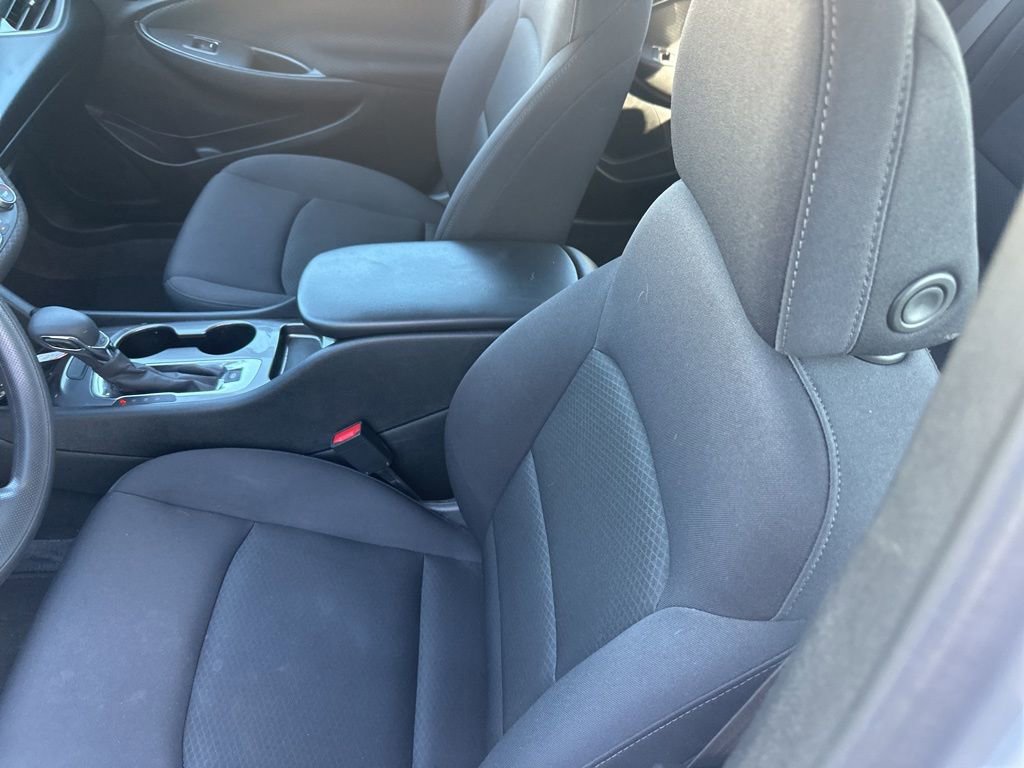 Used 2025 Chevrolet Malibu LS image 2