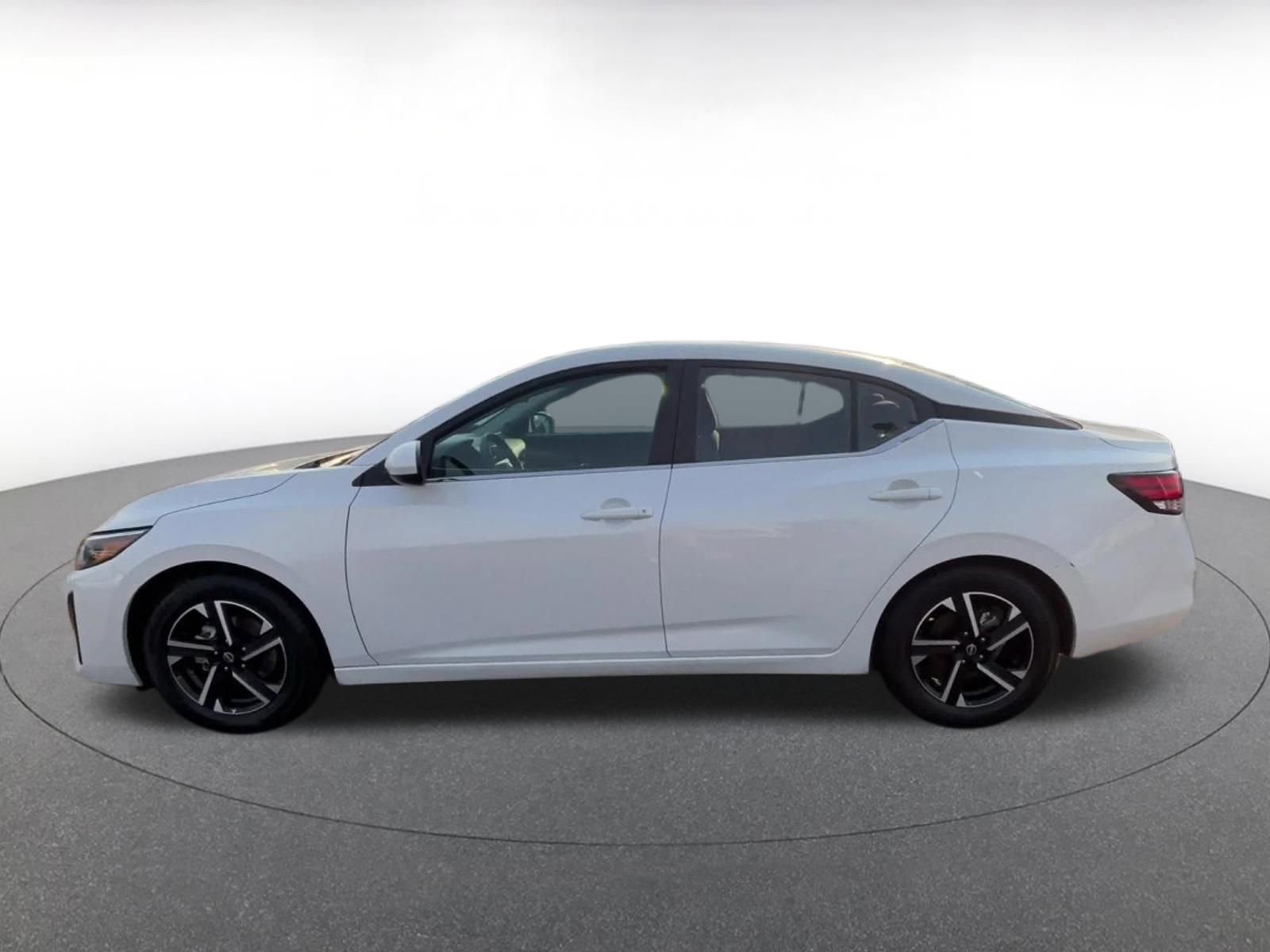 Used 2024 Nissan Sentra SV FWD image 9