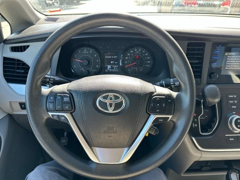 Used 2015 Toyota Sienna L image 14