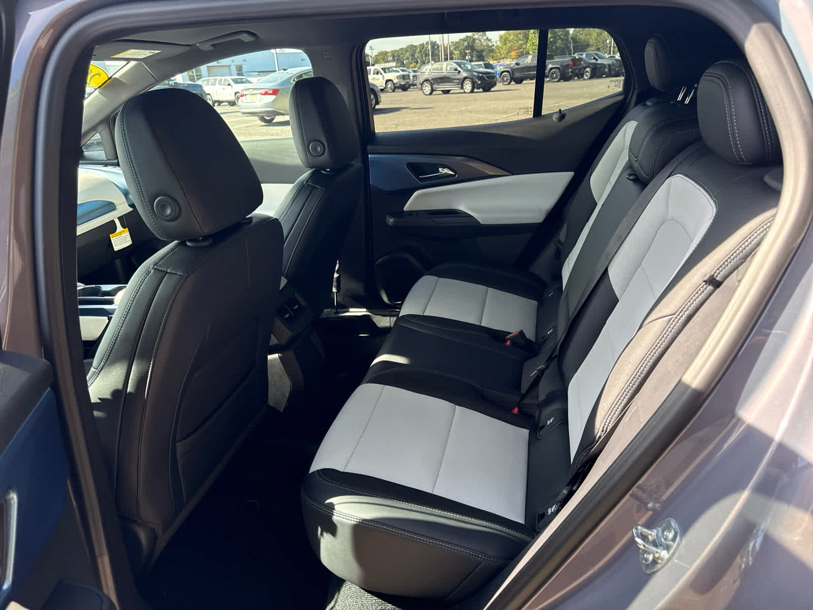 Used 2025 Chevrolet Equinox EV LT FWD image 11