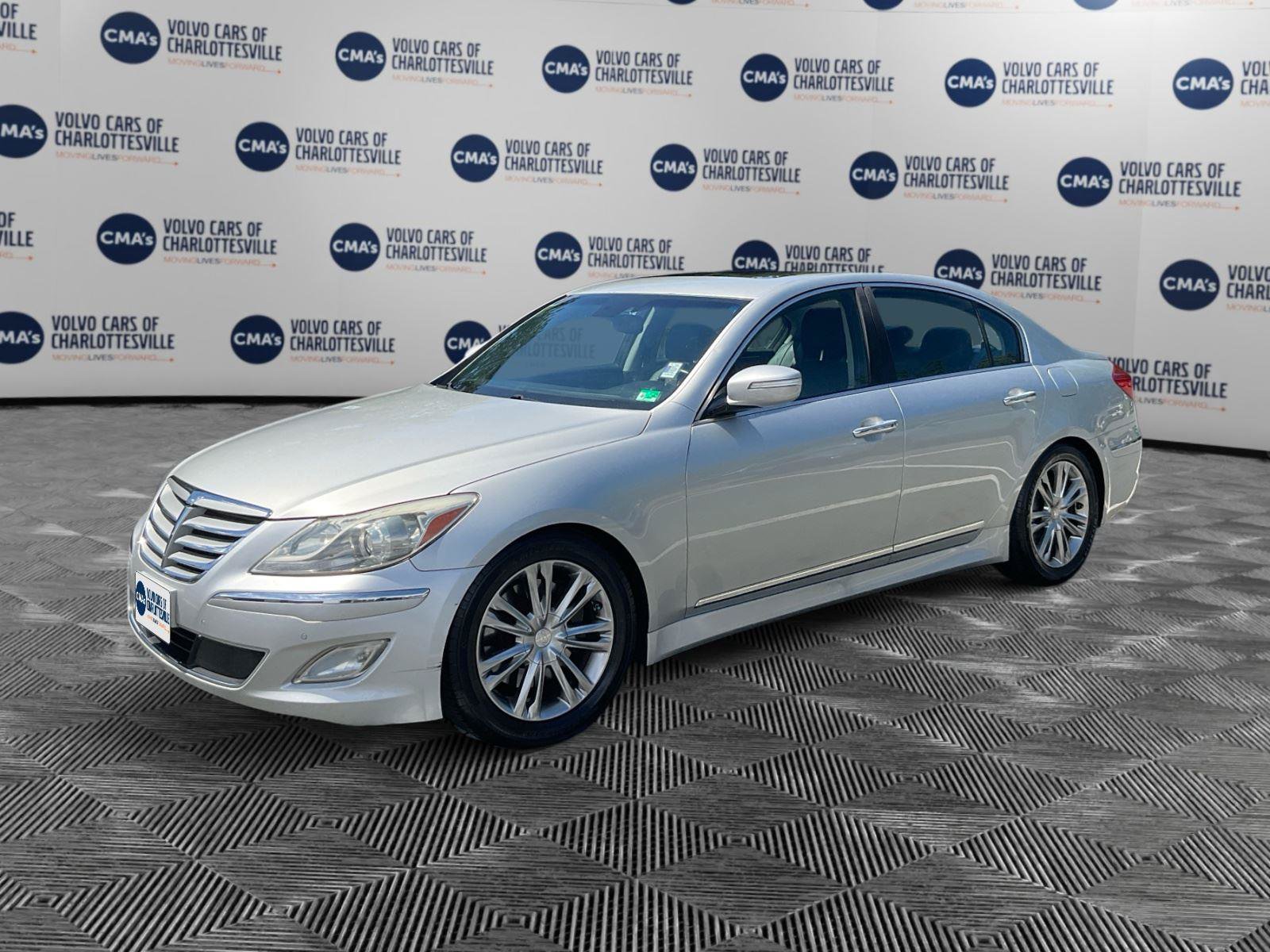 Used 2012 Hyundai Genesis 4.6 RWD image 1
