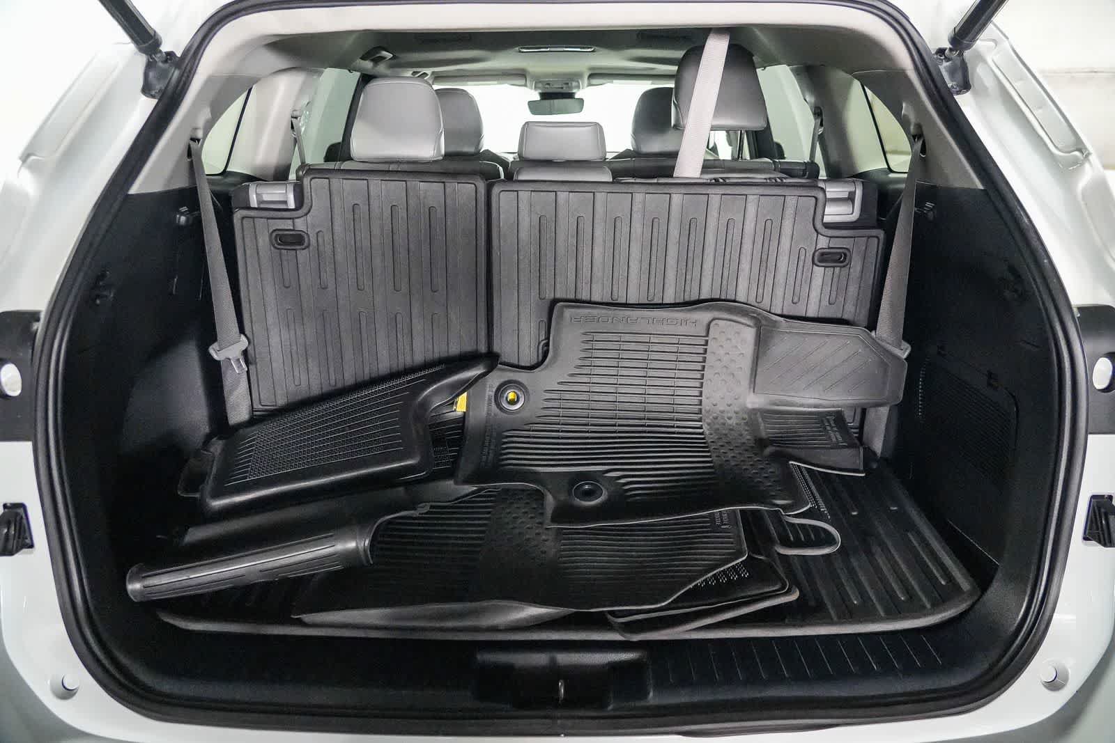 Used 2022 Toyota Highlander XLE AWD/4WD image 27