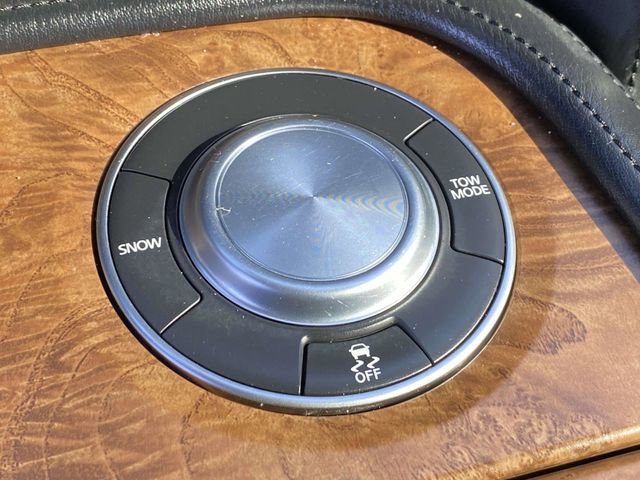 Used 2021 Nissan Armada SL w/ Captain's Chairs Package image 35