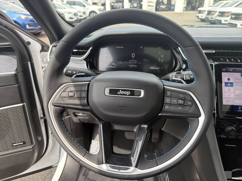 Used 2023 Jeep Grand Cherokee Trailhawk w/ Luxury Tech Group III AWD/4WD image 22