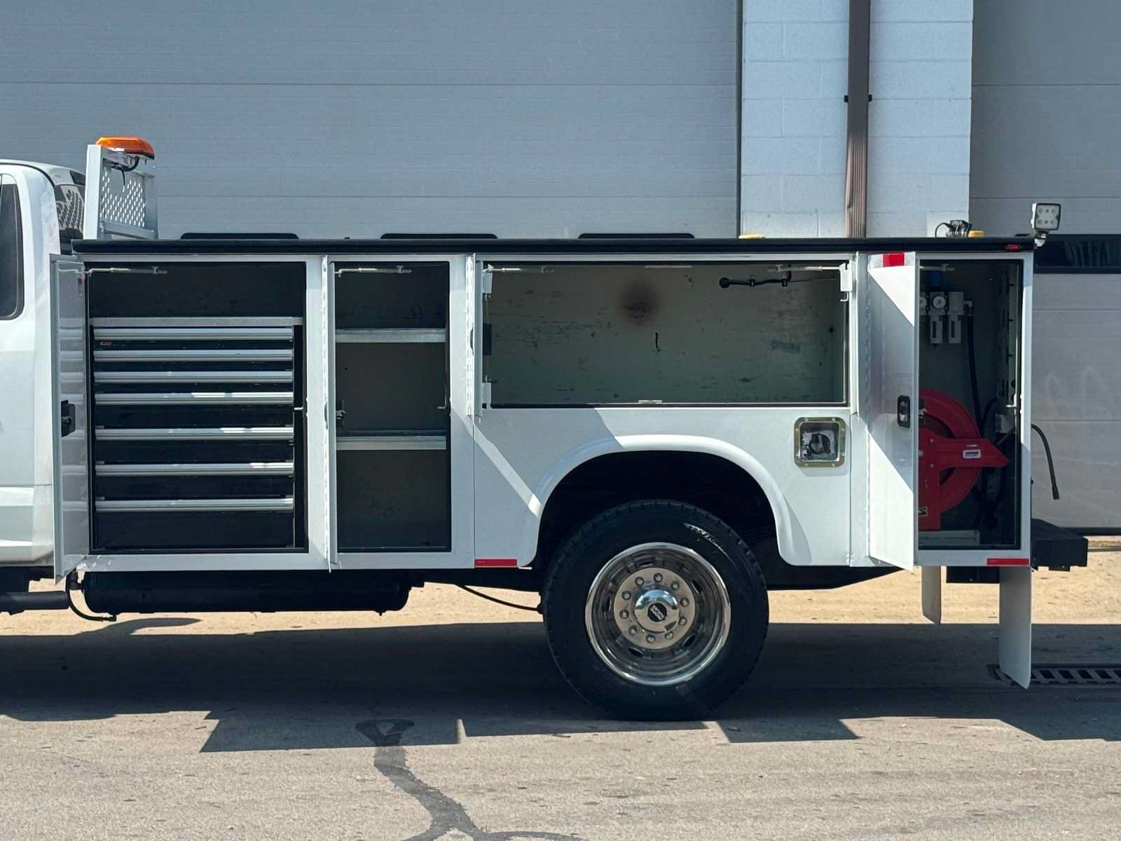 Used 2018 Ford F550 4x4 Regular Cab Super Duty image 8