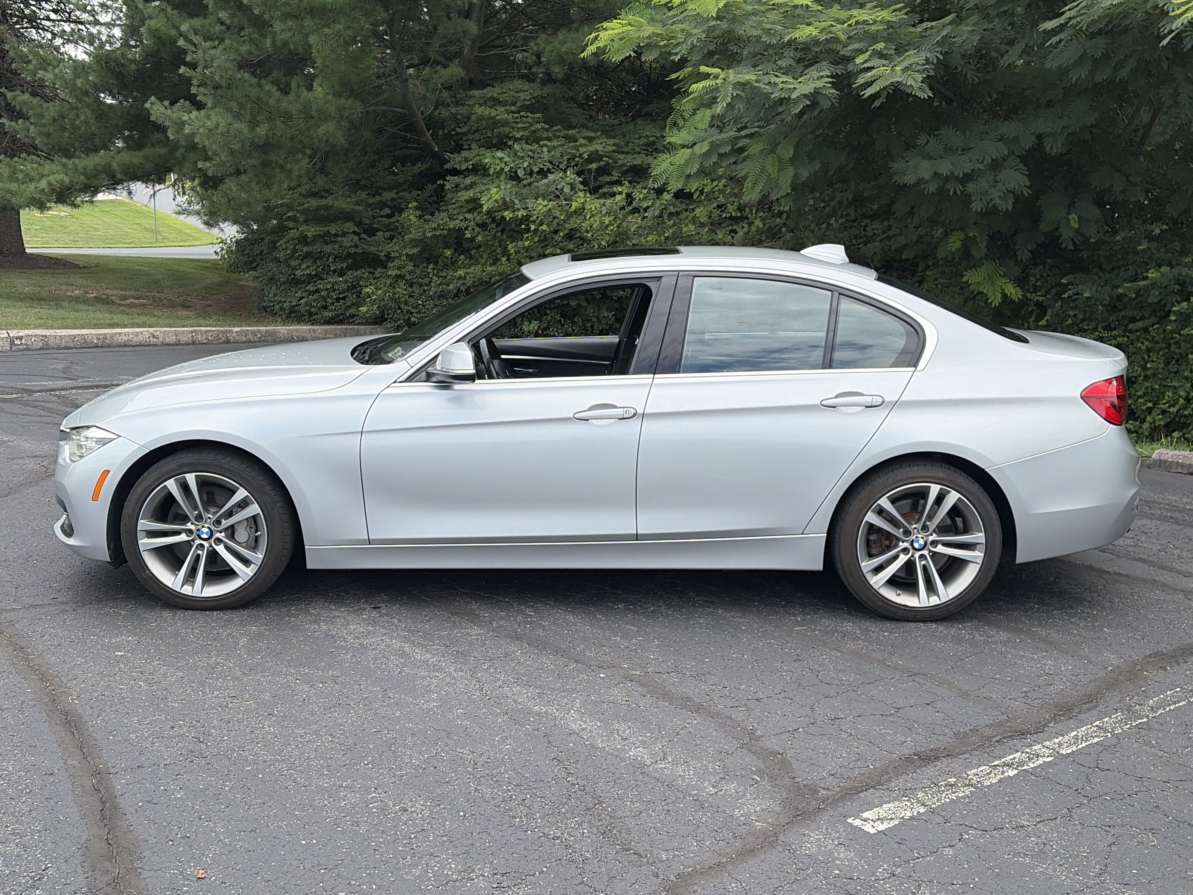 Used 2018 BMW 340i xDrive Sedan AWD/4WD image 8
