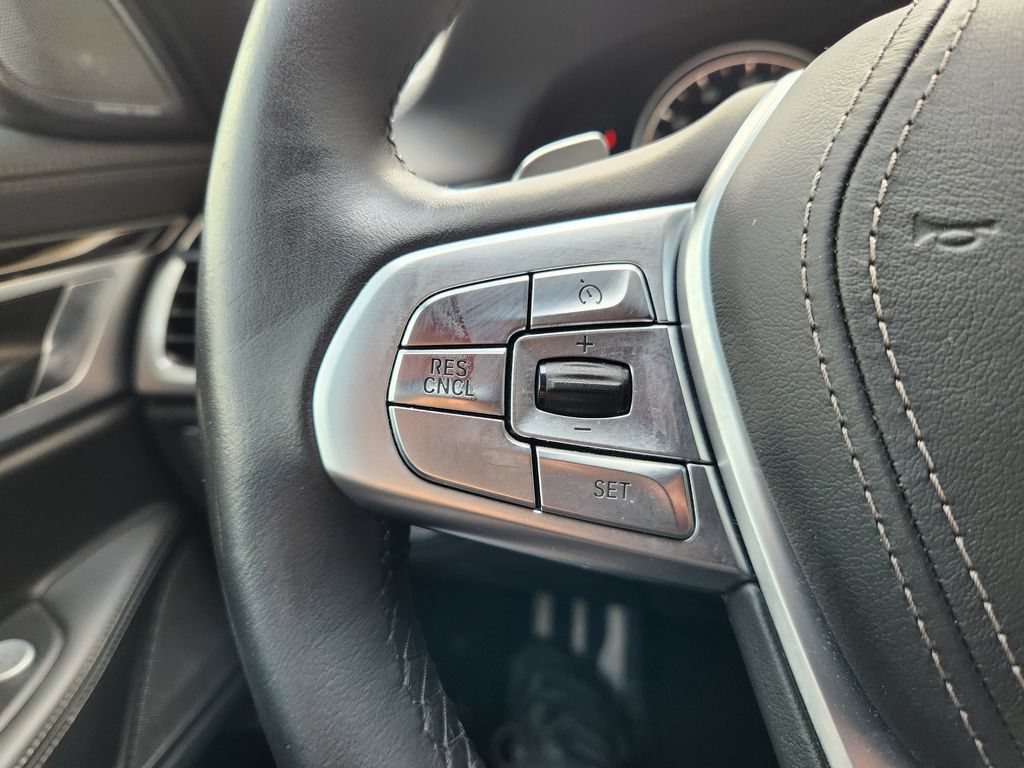 Used 2019 BMW 750i w/ M Sport Package RWD image 28