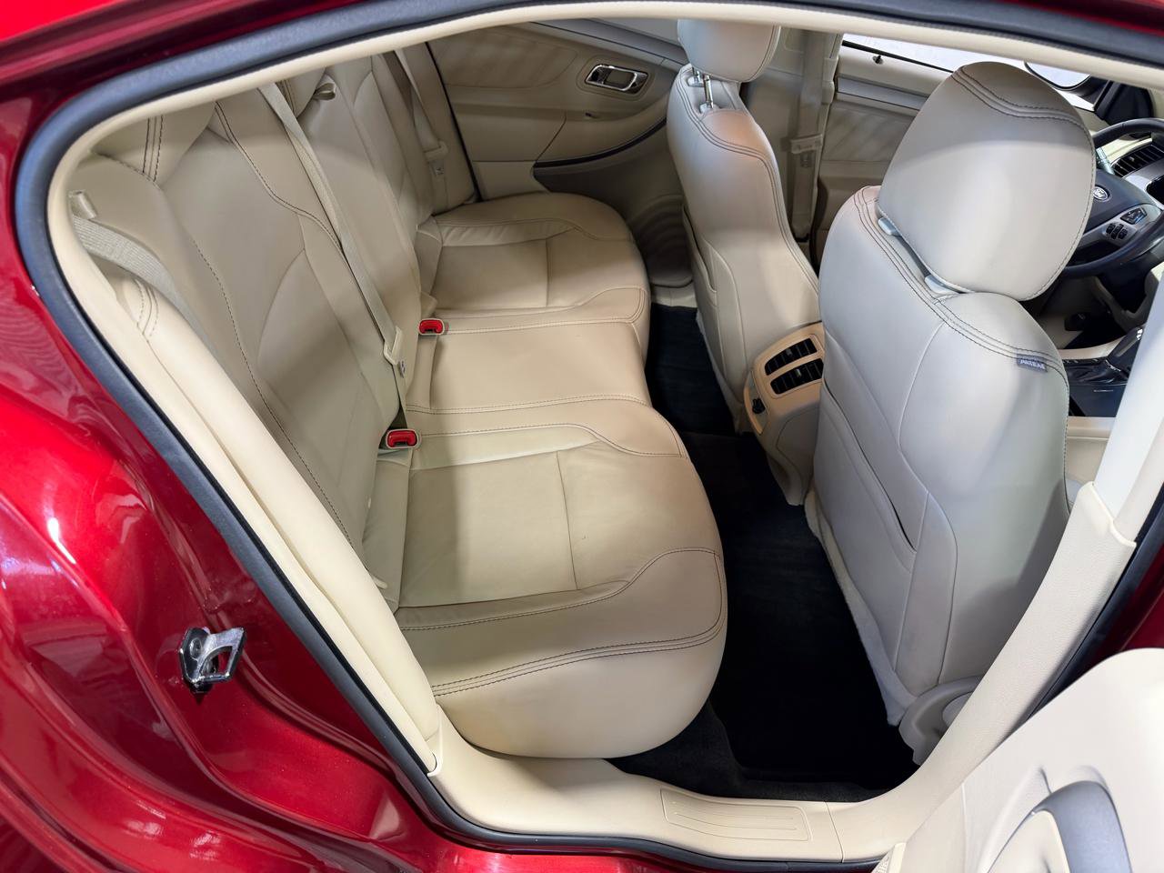 Used 2015 Ford Taurus SEL w/ Equipment Group 201A AWD/4WD image 17